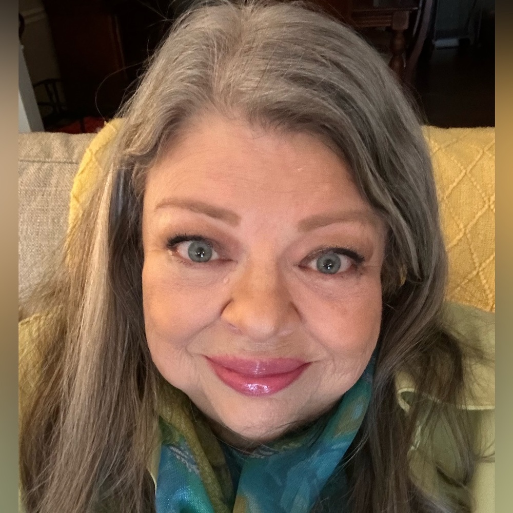 Meet your Posher, Diana ⭐️Poshmark Ambassador⭐️